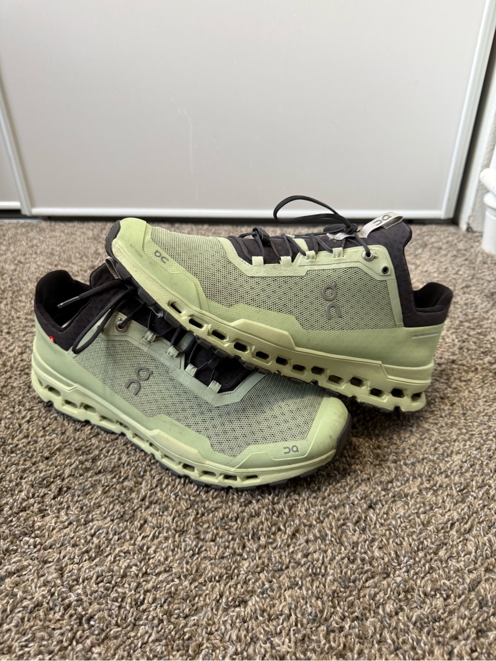 On Running Men's Cloudvista Trail Shoes - Light Green and Black